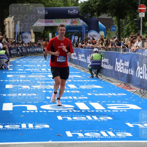 29.06.2025 - hella hamburg halbmarathon Zöllner http://msf.ph/oto/8175180 29.06.2025 10:25:37 Ziel 4338, 13346 meine-sportfotos.de