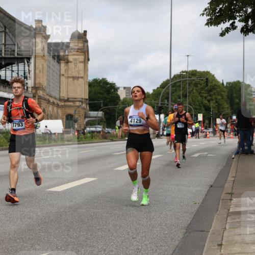 29.06.2025 - hella hamburg halbmarathon Yannick Fuchs http://msf.ph/oto/8175215 29.06.2025 10:26:54 20KM 1407, 1686, 1894, 3935, 4129, 4698, 5187, 5660, 7272, 7793, 11199, 11370, 16065, 16505 meine-sportfotos.de
