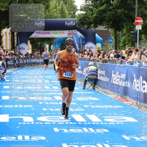 29.06.2025 - hella hamburg halbmarathon Zöllner http://msf.ph/oto/8175236 29.06.2025 10:25:45 Ziel 4338, 11228, 14107 meine-sportfotos.de
