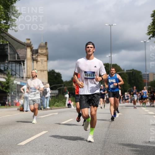 29.06.2025 - hella hamburg halbmarathon Yannick Fuchs http://msf.ph/oto/8175240 29.06.2025 10:41:41 20KM 51, 1012, 1460, 1592, 1604, 1613, 1696, 2274, 2839, 2864, 2869, 3976, 4093, 4377, 5022, 5129, 5532, 5650, 5889, 6134, 6168, 6203, 6716, 7962, 8564, 8693, 8852, 9051, 10122, 10423, 10969, 10988, 11021, 11283, 11518, 12679, 12706, 12724, 12870, 13223, 13672, 14730, 15350, 15451, 15923, 15973, 16089, 16175, 16819, 17172, 17229, 17451, 17743, 17846, 17915, 17979, 18104, 18297, 18356, 18856, 19127 meine-sportfotos.de