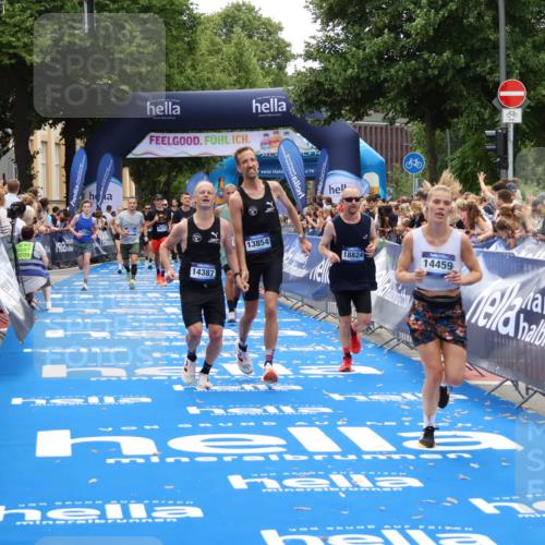 29.06.2025 - hella hamburg halbmarathon Zöllner http://msf.ph/oto/8175242 29.06.2025 10:37:26 Ziel 2767, 9017, 12739, 13372, 13854, 14387, 14459, 15888, 17306, 18159, 18723, 18824 meine-sportfotos.de