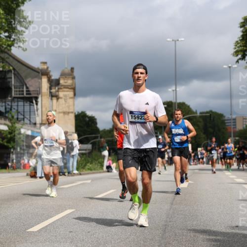 29.06.2025 - hella hamburg halbmarathon Yannick Fuchs http://msf.ph/oto/8175251 29.06.2025 10:41:41 20KM 51, 1012, 1460, 1592, 1604, 1613, 1696, 2274, 2839, 2864, 2869, 3976, 4093, 4377, 5022, 5129, 5532, 5650, 5889, 6134, 6168, 6203, 6716, 7962, 8564, 8693, 8852, 9051, 10122, 10423, 10969, 10988, 11021, 11283, 11518, 12679, 12706, 12724, 12870, 13223, 13672, 14730, 15350, 15451, 15923, 15973, 16089, 16175, 16819, 17172, 17229, 17451, 17743, 17846, 17915, 17979, 18104, 18297, 18356, 18856, 19127 meine-sportfotos.de