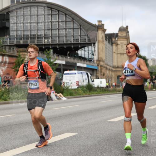29.06.2025 - hella hamburg halbmarathon Yannick Fuchs http://msf.ph/oto/8175291 29.06.2025 10:26:55 20KM 1407, 1686, 1894, 3935, 4129, 4698, 5187, 7272, 7793, 10927, 11199, 11370, 16065, 16505 meine-sportfotos.de