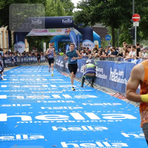 29.06.2025 - hella hamburg halbmarathon Zöllner http://msf.ph/oto/8175294 29.06.2025 10:25:46 Ziel 4338, 11228, 14107 meine-sportfotos.de