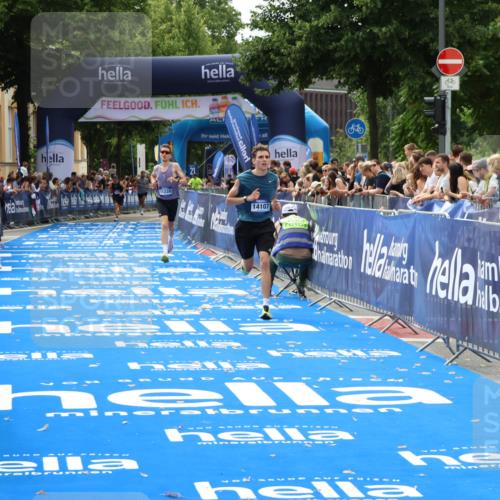 29.06.2025 - hella hamburg halbmarathon Zöllner http://msf.ph/oto/8175302 29.06.2025 10:25:47 Ziel 11228, 14107 meine-sportfotos.de