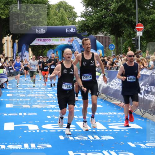 29.06.2025 - hella hamburg halbmarathon Zöllner http://msf.ph/oto/8175318 29.06.2025 10:37:27 Ziel 2767, 9017, 12739, 13372, 13854, 14387, 14459, 15888, 17306, 18159, 18723, 18824 meine-sportfotos.de