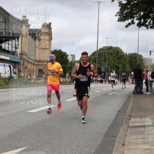 29.06.2025 - hella hamburg halbmarathon Yannick Fuchs http://msf.ph/oto/8175324 29.06.2025 10:26:56 20KM 1407, 1686, 1894, 3935, 4129, 4698, 5187, 7272, 7793, 10927, 11199, 11370, 16065, 16505 meine-sportfotos.de