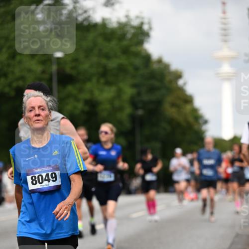 29.06.2025 - hella hamburg halbmarathon Dr. Thomas Lammeyer http://msf.ph/oto/8175327 29.06.2025 10:10:06 Kennedybrücke 1229, 1842, 2288, 2471, 2624, 3062, 3461, 4169, 5762, 6014, 7302, 7741, 8049, 8894, 8909, 9339, 9477, 9917, 10343, 10781, 10791, 10998 meine-sportfotos.de