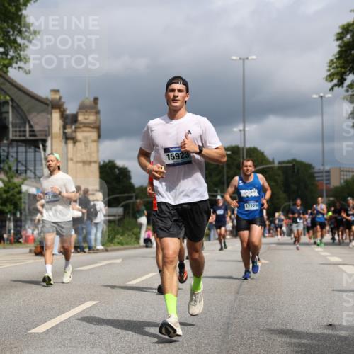 29.06.2025 - hella hamburg halbmarathon Yannick Fuchs http://msf.ph/oto/8175328 29.06.2025 10:41:42 20KM 51, 1012, 1460, 1592, 1604, 1613, 1696, 2274, 2284, 2839, 2864, 2869, 3976, 4093, 4377, 5022, 5650, 5889, 6134, 6168, 6203, 6716, 7962, 8564, 8693, 8852, 9051, 10122, 10423, 10969, 10988, 11021, 11283, 11518, 12679, 12706, 12724, 12870, 13223, 13672, 14730, 15350, 15451, 15923, 15973, 16089, 16175, 16819, 17172, 17229, 17451, 17743, 17846, 17915, 17979, 18104, 18297, 18356, 18856, 19127 meine-sportfotos.de