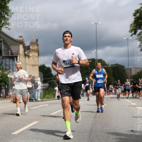 29.06.2025 - hella hamburg halbmarathon Yannick Fuchs http://msf.ph/oto/8175341 29.06.2025 10:41:42 20KM 51, 1012, 1460, 1592, 1604, 1613, 1696, 2274, 2284, 2839, 2864, 2869, 3976, 4093, 4377, 5022, 5650, 5889, 6134, 6168, 6203, 6716, 7962, 8564, 8693, 8852, 9051, 10122, 10423, 10969, 10988, 11021, 11283, 11518, 12679, 12706, 12724, 12870, 13223, 13672, 14730, 15350, 15451, 15923, 15973, 16089, 16175, 16819, 17172, 17229, 17451, 17743, 17846, 17915, 17979, 18104, 18297, 18356, 18856, 19127 meine-sportfotos.de