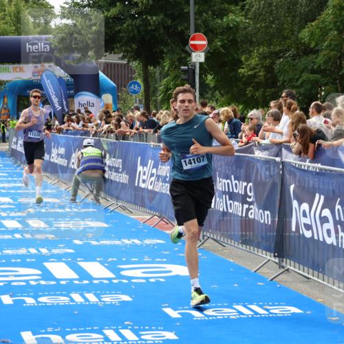 29.06.2025 - hella hamburg halbmarathon Zöllner http://msf.ph/oto/8175343 29.06.2025 10:25:48 Ziel 11228, 14107 meine-sportfotos.de