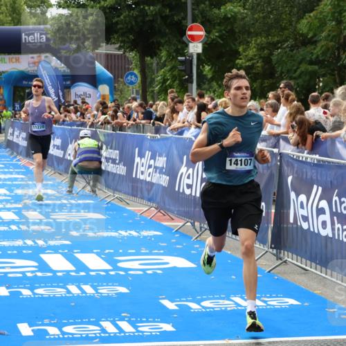 29.06.2025 - hella hamburg halbmarathon Zöllner http://msf.ph/oto/8175350 29.06.2025 10:25:49 Ziel 11228, 14107 meine-sportfotos.de