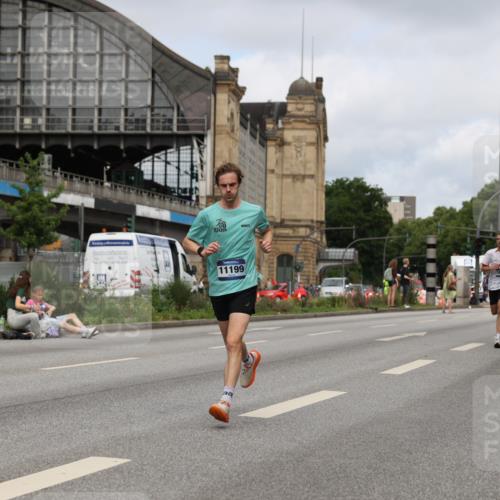 29.06.2025 - hella hamburg halbmarathon Yannick Fuchs http://msf.ph/oto/8175359 29.06.2025 10:26:59 20KM 1407, 1686, 1894, 3935, 4129, 4698, 5070, 5187, 5746, 7272, 7793, 8883, 10484, 10927, 11199, 11370, 15826, 16065, 16505 meine-sportfotos.de