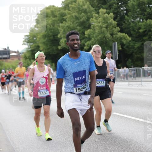 29.06.2025 - hella hamburg halbmarathon Jannik Wohlers http://msf.ph/oto/8175365 29.06.2025 10:22:21 Lombardsbrücke 1029, 2294, 2479, 2766, 2886, 3003, 3600, 3601, 5223, 5343, 5629, 5798, 6899, 7188, 7190, 7276, 7529, 7925, 8355, 8931, 9256, 9392, 10086, 10573, 10826, 10902, 11665, 12190, 12592, 13921, 13963, 14525, 14633, 14801, 14906, 15870, 16618, 16801 meine-sportfotos.de