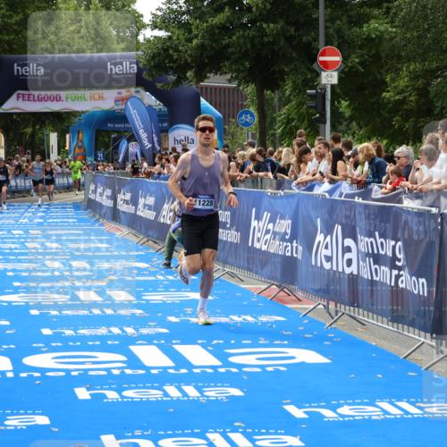 29.06.2025 - hella hamburg halbmarathon Zöllner http://msf.ph/oto/8175367 29.06.2025 10:25:50 Ziel 11228, 14107, 17258 meine-sportfotos.de