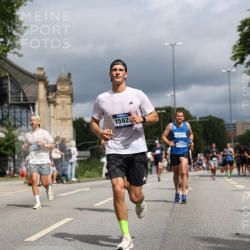 29.06.2025 - hella hamburg halbmarathon Yannick Fuchs http://msf.ph/oto/8175378 29.06.2025 10:41:42 20KM 51, 1012, 1460, 1592, 1604, 1613, 1696, 2274, 2284, 2839, 2864, 2869, 3976, 4093, 4377, 5022, 5650, 5889, 6134, 6168, 6203, 6716, 7962, 8564, 8693, 8852, 9051, 10122, 10423, 10969, 10988, 11021, 11283, 11518, 12679, 12706, 12724, 12870, 13223, 13672, 14730, 15350, 15451, 15923, 15973, 16089, 16175, 16819, 17172, 17229, 17451, 17743, 17846, 17915, 17979, 18104, 18297, 18356, 18856, 19127 meine-sportfotos.de