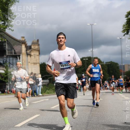 29.06.2025 - hella hamburg halbmarathon Yannick Fuchs http://msf.ph/oto/8175386 29.06.2025 10:41:42 20KM 51, 1012, 1460, 1592, 1604, 1613, 1696, 2274, 2284, 2839, 2864, 2869, 3976, 4093, 4377, 5022, 5650, 5889, 6134, 6168, 6203, 6716, 7962, 8564, 8693, 8852, 9051, 10122, 10423, 10969, 10988, 11021, 11283, 11518, 12679, 12706, 12724, 12870, 13223, 13672, 14730, 15350, 15451, 15923, 15973, 16089, 16175, 16819, 17172, 17229, 17451, 17743, 17846, 17915, 17979, 18104, 18297, 18356, 18856, 19127 meine-sportfotos.de