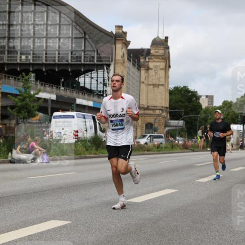 29.06.2025 - hella hamburg halbmarathon Yannick Fuchs http://msf.ph/oto/8175394 29.06.2025 10:27:02 20KM 1407, 1686, 1707, 1894, 3935, 4129, 5070, 5746, 7272, 7793, 8883, 9047, 10484, 10927, 11199, 11370, 11929, 14293, 15826, 16065, 16505, 16957 meine-sportfotos.de