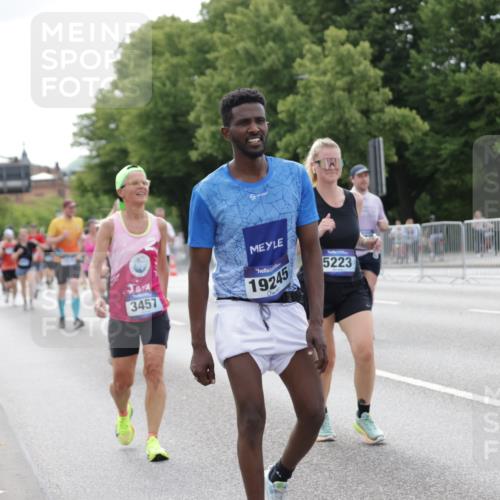 29.06.2025 - hella hamburg halbmarathon Jannik Wohlers http://msf.ph/oto/8175406 29.06.2025 10:22:21 Lombardsbrücke 1029, 2294, 2479, 2766, 2886, 3003, 3600, 3601, 5223, 5343, 5629, 5798, 6899, 7188, 7190, 7276, 7529, 7925, 8355, 8931, 9256, 9392, 10086, 10573, 10826, 10902, 11665, 12190, 12592, 13921, 13963, 14525, 14633, 14801, 14906, 15870, 16618, 16801 meine-sportfotos.de