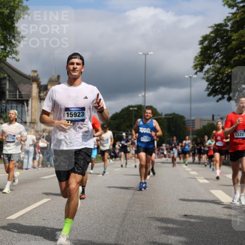 29.06.2025 - hella hamburg halbmarathon Yannick Fuchs http://msf.ph/oto/8175423 29.06.2025 10:41:42 20KM 51, 1012, 1460, 1592, 1604, 1613, 1696, 2274, 2284, 2839, 2864, 2869, 3976, 4093, 4377, 5022, 5650, 5889, 6134, 6168, 6203, 6716, 7962, 8564, 8693, 8852, 9051, 10122, 10423, 10969, 10988, 11021, 11283, 11518, 12679, 12706, 12724, 12870, 13223, 13672, 14730, 15350, 15451, 15923, 15973, 16089, 16175, 16819, 17172, 17229, 17451, 17743, 17846, 17915, 17979, 18104, 18297, 18356, 18856, 19127 meine-sportfotos.de