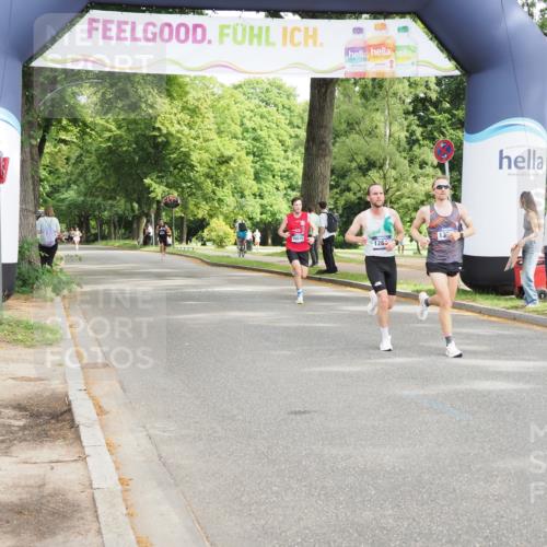 29.06.2025 - hella hamburg halbmarathon MichiJ http://msf.ph/oto/8175425 29.06.2025 10:16:00 Zwischen KM18-KM19 12641, 13346, 13780 meine-sportfotos.de