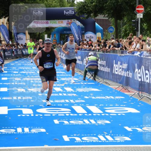 29.06.2025 - hella hamburg halbmarathon Zöllner http://msf.ph/oto/8175427 29.06.2025 10:25:57 Ziel 9767, 10468, 17258, 18692 meine-sportfotos.de