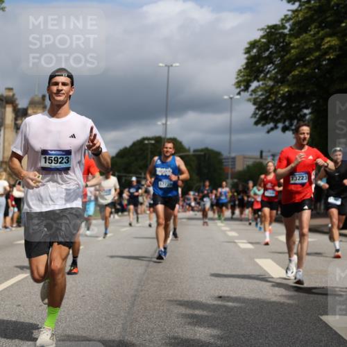 29.06.2025 - hella hamburg halbmarathon Yannick Fuchs http://msf.ph/oto/8175432 29.06.2025 10:41:42 20KM 51, 1012, 1460, 1592, 1604, 1613, 1696, 2274, 2284, 2839, 2864, 2869, 3976, 4093, 4377, 5022, 5650, 5889, 6134, 6168, 6203, 6716, 7962, 8564, 8693, 8852, 9051, 10122, 10423, 10969, 10988, 11021, 11283, 11518, 12679, 12706, 12724, 12870, 13223, 13672, 14730, 15350, 15451, 15923, 15973, 16089, 16175, 16819, 17172, 17229, 17451, 17743, 17846, 17915, 17979, 18104, 18297, 18356, 18856, 19127 meine-sportfotos.de