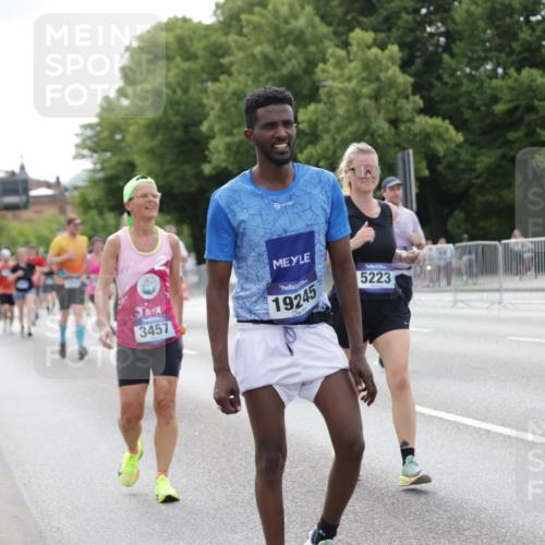 29.06.2025 - hella hamburg halbmarathon Jannik Wohlers http://msf.ph/oto/8175442 29.06.2025 10:22:21 Lombardsbrücke 1029, 2294, 2479, 2766, 2886, 3003, 3600, 3601, 5223, 5343, 5629, 5798, 6899, 7188, 7190, 7276, 7529, 7925, 8355, 8931, 9256, 9392, 10086, 10573, 10826, 10902, 11665, 12190, 12592, 13921, 13963, 14525, 14633, 14801, 14906, 15870, 16618, 16801 meine-sportfotos.de