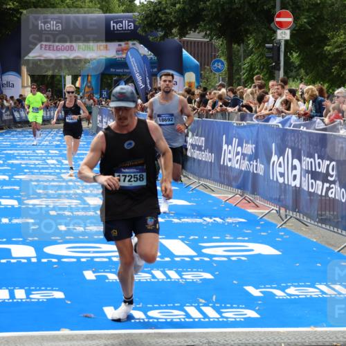 29.06.2025 - hella hamburg halbmarathon Zöllner http://msf.ph/oto/8175446 29.06.2025 10:25:58 Ziel 9767, 10468, 17258, 18692 meine-sportfotos.de
