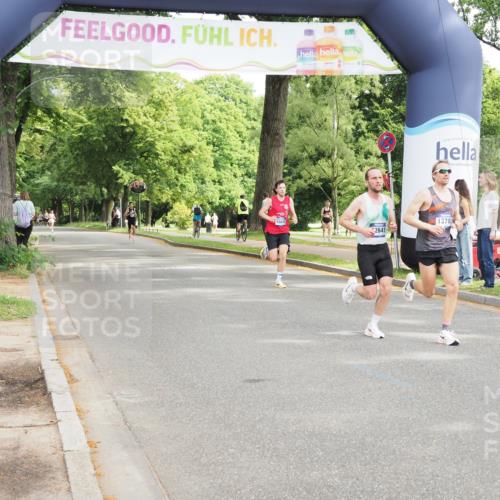29.06.2025 - hella hamburg halbmarathon MichiJ http://msf.ph/oto/8175480 29.06.2025 10:16:00 Zwischen KM18-KM19 12641, 13346, 13780 meine-sportfotos.de
