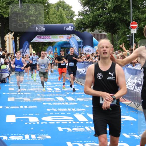 29.06.2025 - hella hamburg halbmarathon Zöllner http://msf.ph/oto/8175495 29.06.2025 10:37:29 Ziel 2767, 5042, 6047, 9017, 9914, 12739, 13372, 13854, 14387, 15888, 17306, 18159, 18723, 18824 meine-sportfotos.de