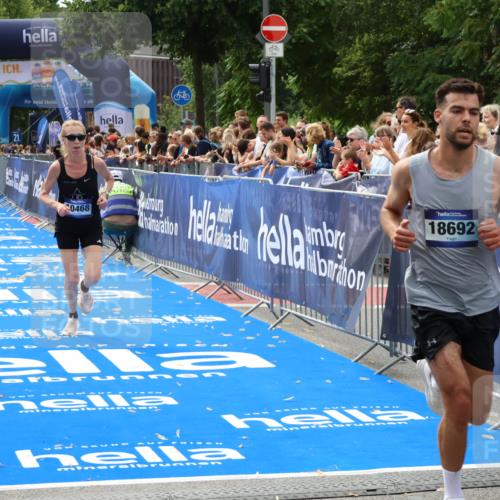 29.06.2025 - hella hamburg halbmarathon Zöllner http://msf.ph/oto/8175500 29.06.2025 10:26:00 Ziel 9767, 10468, 18692 meine-sportfotos.de