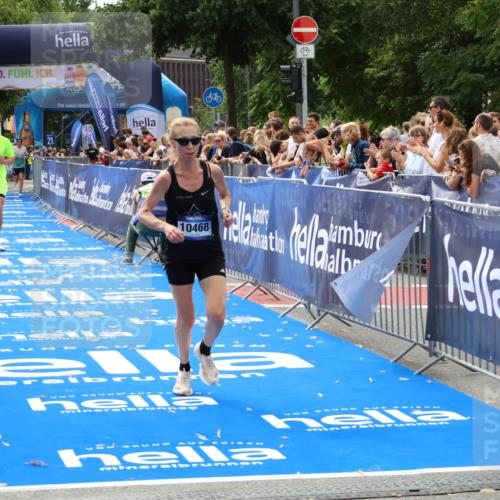 29.06.2025 - hella hamburg halbmarathon Zöllner http://msf.ph/oto/8175512 29.06.2025 10:26:01 Ziel 9767, 10468, 18692 meine-sportfotos.de