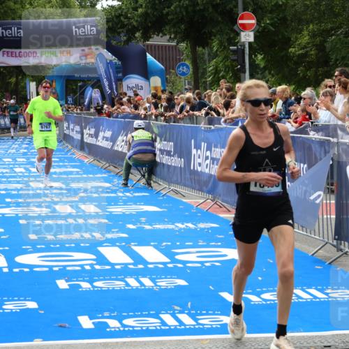 29.06.2025 - hella hamburg halbmarathon Zöllner http://msf.ph/oto/8175530 29.06.2025 10:26:01 Ziel 9767, 10468, 18692 meine-sportfotos.de