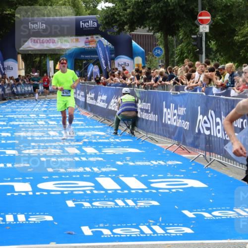 29.06.2025 - hella hamburg halbmarathon Zöllner http://msf.ph/oto/8175540 29.06.2025 10:26:02 Ziel 9767, 10468 meine-sportfotos.de