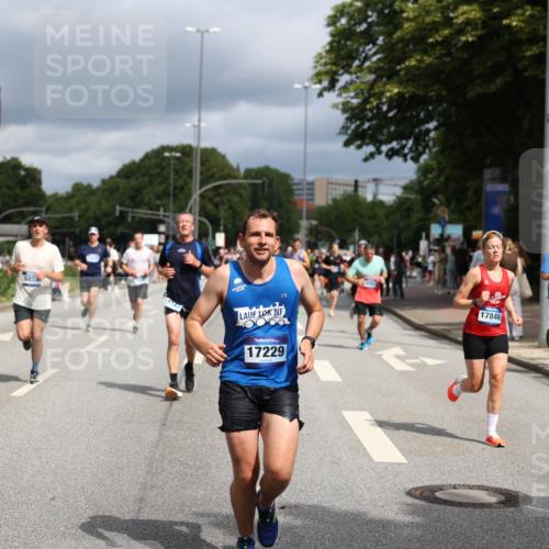 29.06.2025 - hella hamburg halbmarathon Yannick Fuchs http://msf.ph/oto/8175570 29.06.2025 10:41:44 20KM 51, 1460, 1592, 1604, 1613, 1696, 2274, 2284, 2839, 2864, 2869, 3976, 4093, 4377, 5022, 5650, 5889, 6134, 6168, 6716, 7962, 8693, 8852, 9051, 10122, 10423, 10969, 10988, 11021, 11283, 11518, 12679, 12706, 12724, 12870, 13223, 13672, 14730, 15350, 15451, 15478, 15479, 15923, 15973, 16819, 17172, 17229, 17451, 17743, 17846, 17915, 17979, 18104, 18297, 18856, 19127 meine-sportfotos.de