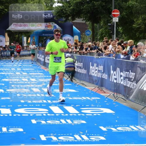 29.06.2025 - hella hamburg halbmarathon Zöllner http://msf.ph/oto/8175577 29.06.2025 10:26:03 Ziel 9767, 13779, 17003 meine-sportfotos.de