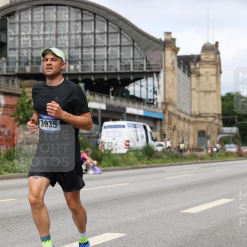 29.06.2025 - hella hamburg halbmarathon Yannick Fuchs http://msf.ph/oto/8175588 29.06.2025 10:27:06 20KM 1407, 1686, 1707, 1894, 3935, 5070, 5746, 7272, 7845, 7965, 8883, 9047, 10484, 10927, 11199, 11370, 11929, 14293, 15826, 16065, 16505, 16957, 18135 meine-sportfotos.de
