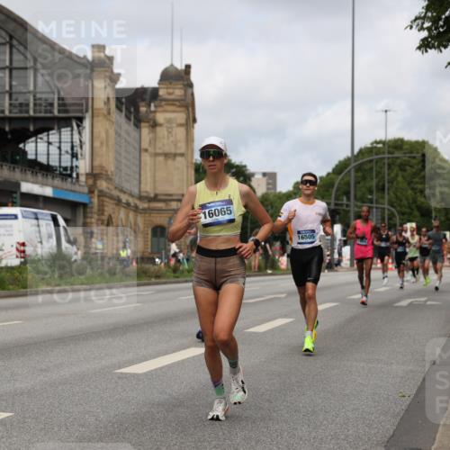 29.06.2025 - hella hamburg halbmarathon Yannick Fuchs http://msf.ph/oto/8175592 29.06.2025 10:27:07 20KM 1407, 1686, 1707, 1894, 3935, 5070, 5746, 7272, 7845, 7965, 8883, 9047, 10484, 10876, 10927, 11150, 11199, 11370, 11929, 14293, 15826, 16065, 16505, 16957, 18135, 18563 meine-sportfotos.de