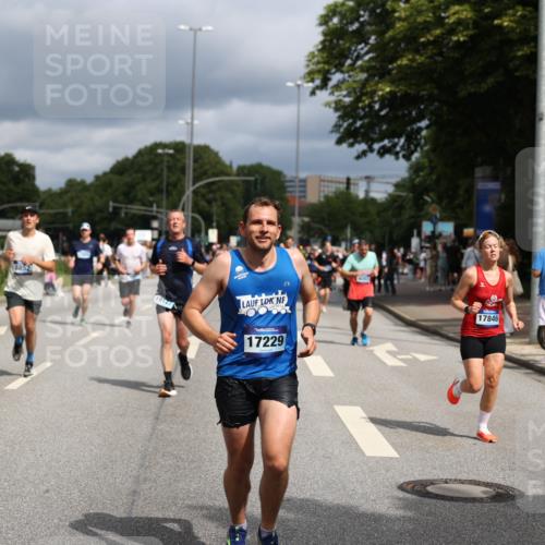29.06.2025 - hella hamburg halbmarathon Yannick Fuchs http://msf.ph/oto/8175606 29.06.2025 10:41:44 20KM 51, 1460, 1592, 1604, 1613, 1696, 2274, 2284, 2839, 2864, 2869, 3976, 4093, 4377, 5022, 5650, 5889, 6134, 6168, 6716, 7962, 8693, 8852, 9051, 10122, 10423, 10969, 10988, 11021, 11283, 11518, 12679, 12706, 12724, 12870, 13223, 13672, 14730, 15350, 15451, 15478, 15479, 15923, 15973, 16819, 17172, 17229, 17451, 17743, 17846, 17915, 17979, 18104, 18297, 18856, 19127 meine-sportfotos.de