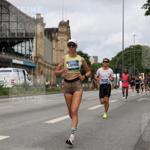 29.06.2025 - hella hamburg halbmarathon Yannick Fuchs http://msf.ph/oto/8175607 29.06.2025 10:27:08 20KM 1407, 1686, 1707, 1894, 3935, 5070, 5746, 7272, 7845, 7965, 8883, 9047, 10484, 10876, 10927, 11150, 11199, 11370, 11929, 14293, 15826, 16065, 16505, 16957, 18135, 18562, 18563 meine-sportfotos.de