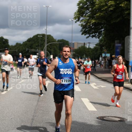 29.06.2025 - hella hamburg halbmarathon Yannick Fuchs http://msf.ph/oto/8175629 29.06.2025 10:41:44 20KM 51, 1460, 1592, 1604, 1613, 1696, 2274, 2284, 2839, 2864, 2869, 3976, 4093, 4377, 5022, 5650, 5889, 6134, 6168, 6716, 7962, 8693, 8852, 9051, 10122, 10423, 10969, 10988, 11021, 11283, 11518, 12679, 12706, 12724, 12870, 13223, 13672, 14730, 15350, 15451, 15478, 15479, 15923, 15973, 16819, 17172, 17229, 17451, 17743, 17846, 17915, 17979, 18104, 18297, 18856, 19127 meine-sportfotos.de