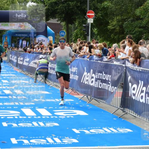 29.06.2025 - hella hamburg halbmarathon Zöllner http://msf.ph/oto/8175630 29.06.2025 10:26:10 Ziel 13779, 16615, 17003 meine-sportfotos.de