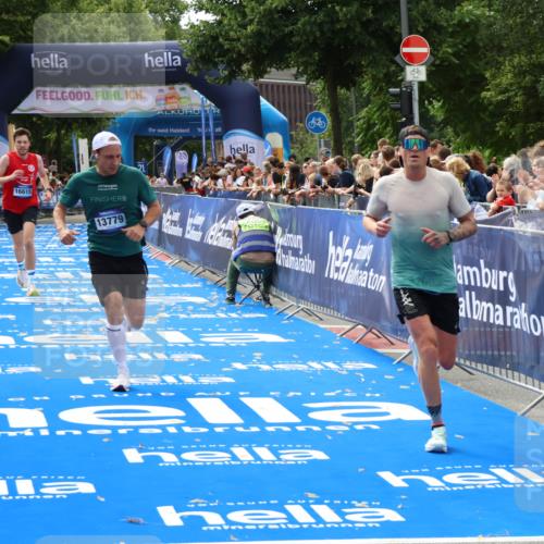 29.06.2025 - hella hamburg halbmarathon Zöllner http://msf.ph/oto/8175645 29.06.2025 10:26:11 Ziel 13779, 16615, 17003 meine-sportfotos.de