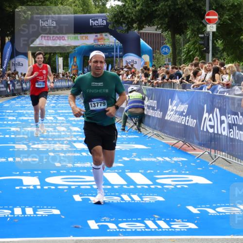 29.06.2025 - hella hamburg halbmarathon Zöllner http://msf.ph/oto/8175658 29.06.2025 10:26:11 Ziel 13779, 16615, 17003 meine-sportfotos.de