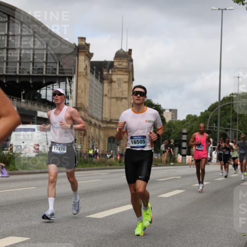 29.06.2025 - hella hamburg halbmarathon Yannick Fuchs http://msf.ph/oto/8175659 29.06.2025 10:27:09 20KM 1407, 1707, 1894, 3935, 5070, 5746, 7845, 7965, 8883, 9047, 10484, 10876, 10927, 11150, 11199, 11370, 11929, 14293, 15826, 16065, 16505, 16957, 18135, 18562, 18563 meine-sportfotos.de