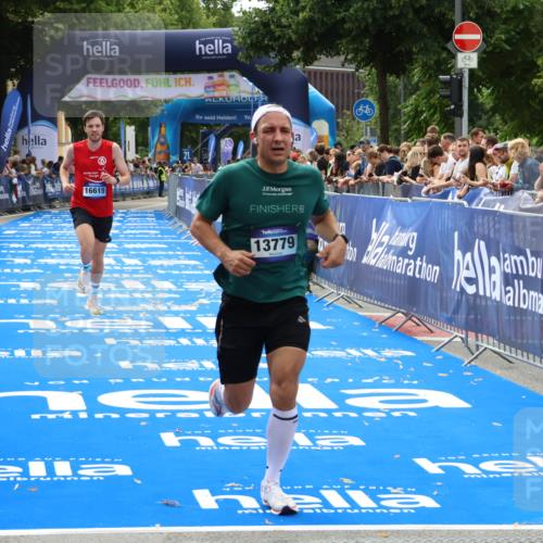 29.06.2025 - hella hamburg halbmarathon Zöllner http://msf.ph/oto/8175664 29.06.2025 10:26:12 Ziel 13779, 16615, 17003 meine-sportfotos.de