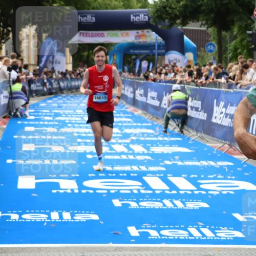 29.06.2025 - hella hamburg halbmarathon Zöllner http://msf.ph/oto/8175680 29.06.2025 10:26:13 Ziel 16615 meine-sportfotos.de