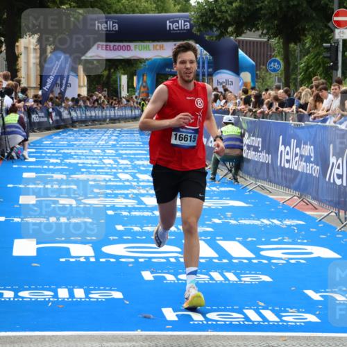 29.06.2025 - hella hamburg halbmarathon Zöllner http://msf.ph/oto/8175691 29.06.2025 10:26:14 Ziel 16615 meine-sportfotos.de