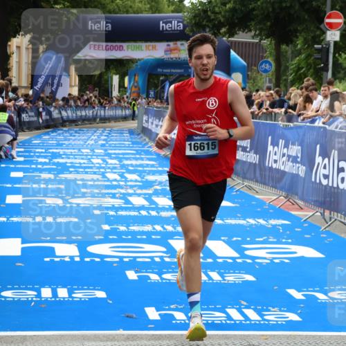 29.06.2025 - hella hamburg halbmarathon Zöllner http://msf.ph/oto/8175695 29.06.2025 10:26:14 Ziel 16615 meine-sportfotos.de